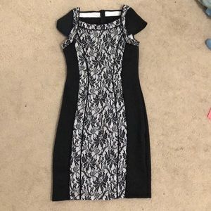 Black & White lace body con dress 👗